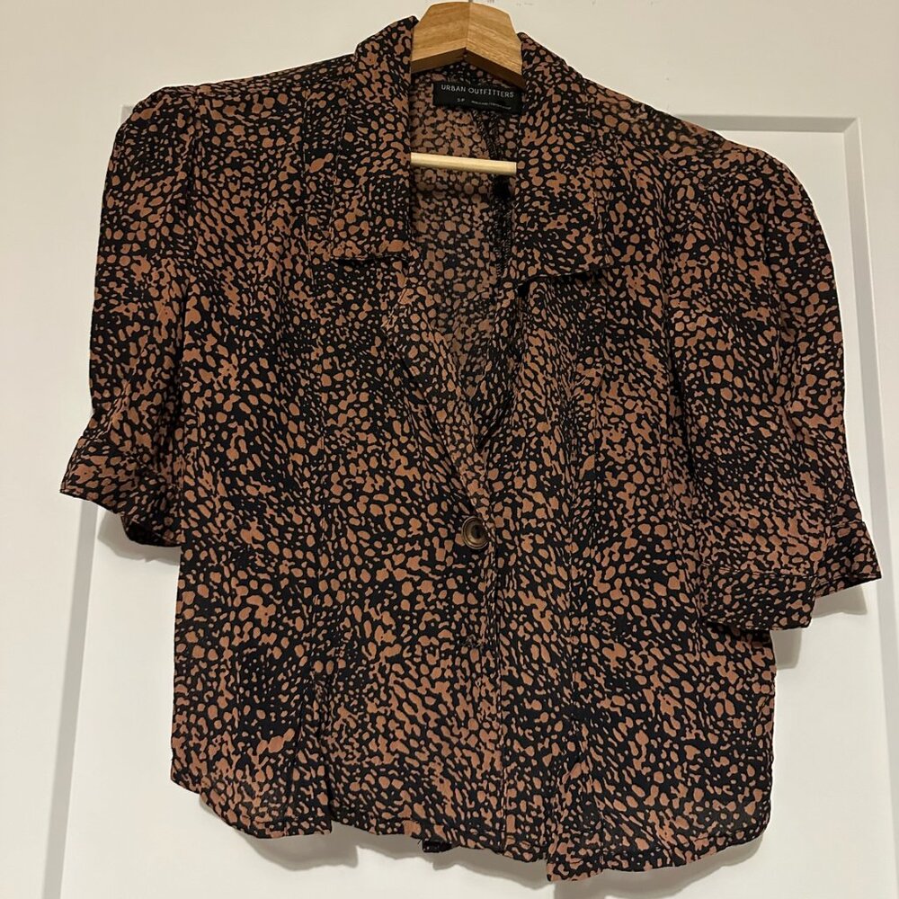 Urban Outfitters pattern tee shirt bubble sleeves and padded shoulders